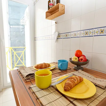 B82 - Lacobrigense Flat In Lagos