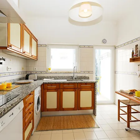 B82 - Lacobrigense Flat In * Lagos