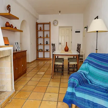 B82 - Lacobrigense Flat In *