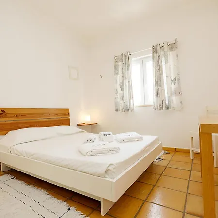 B82 - Lacobrigense Flat In