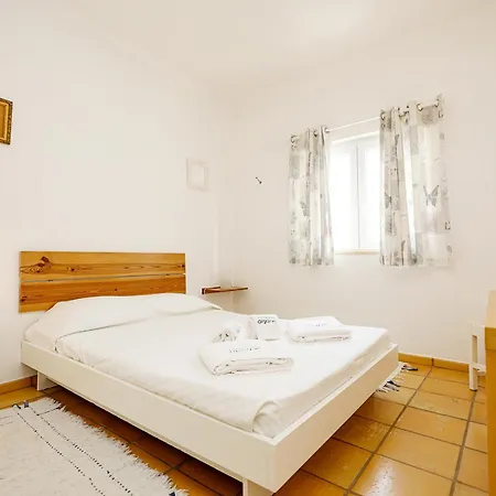 B82 - Lacobrigense Flat In *